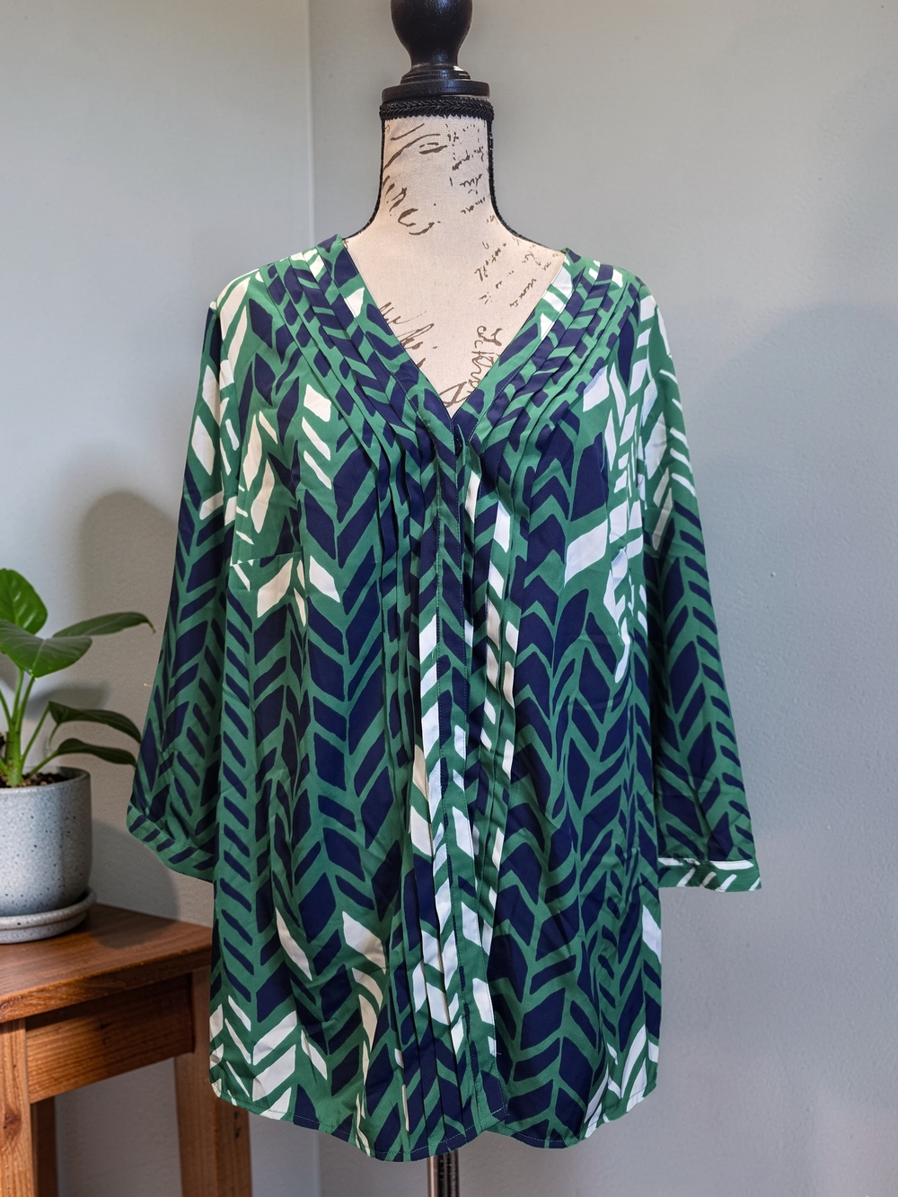 Coldwater Creek Green Navy Chevron Pintuck V-Neck Blouse XL 16